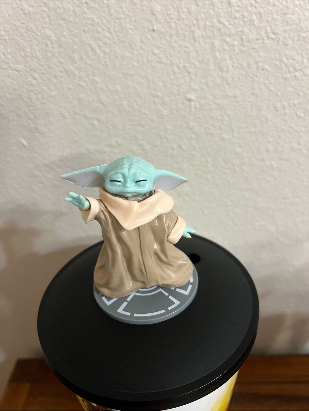 Star Wars Mandalorian & Grogu Collectible Cup with Grogu Topper, AMC Theaters - Picture 2 of 5